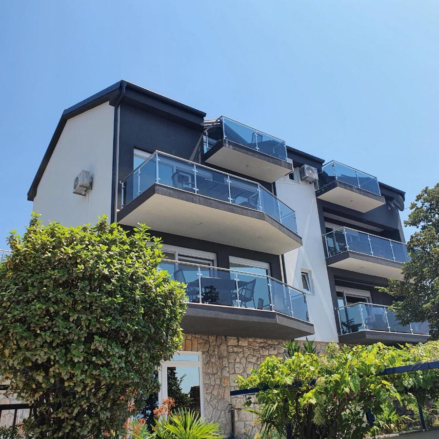Apartments Blazevic, Heated Pool&Jacuzzi Dramalj Exterior photo